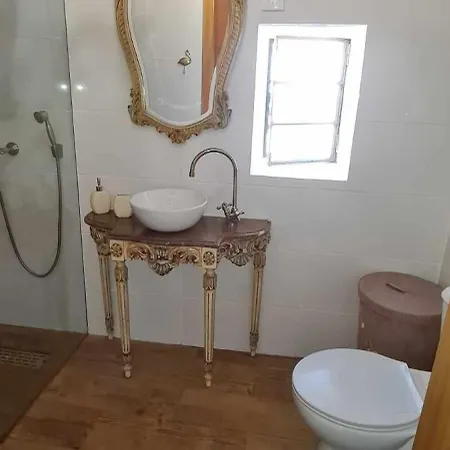 Carlana House بيت للعطل *